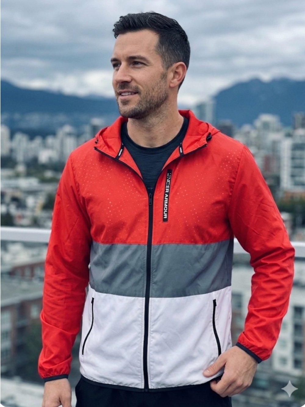 Under Armour Sportswear Windbreaker - Size L